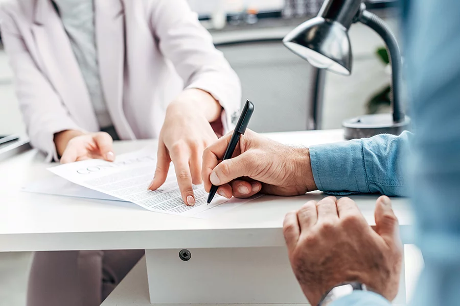 Vertragsmanagement mit Fristen und Freigaben